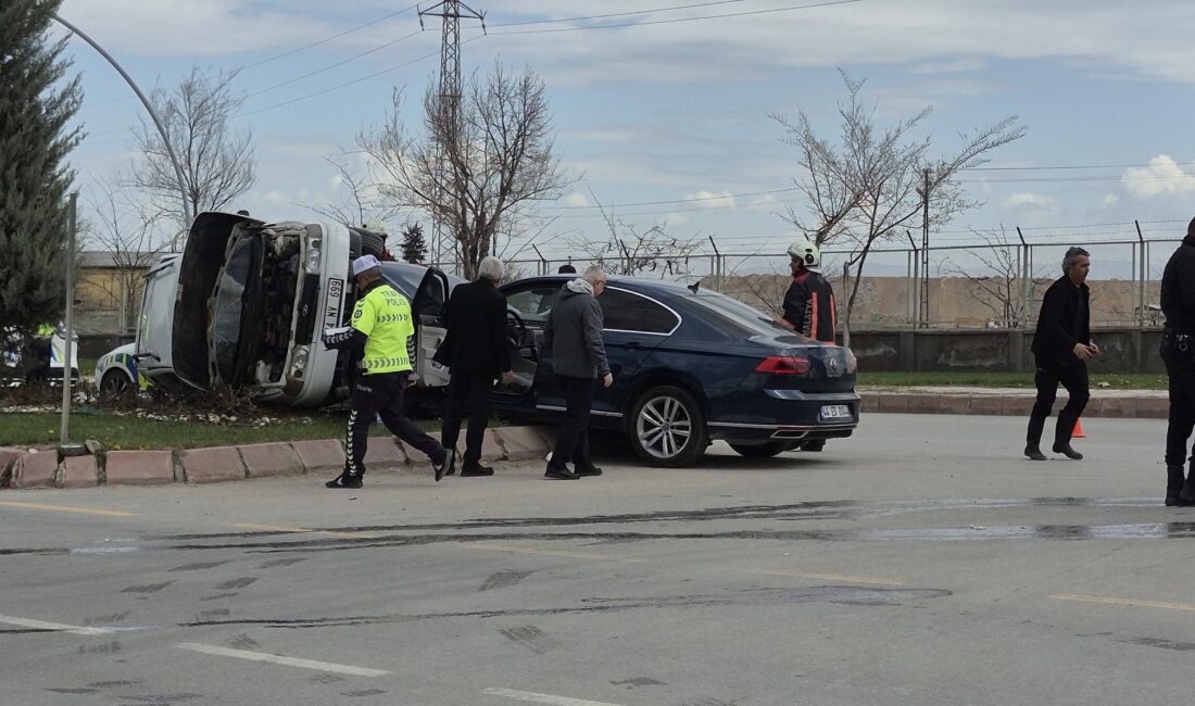 Malatya’da iki otomobilin çarpıştığı kazada 3 kişi yaralandı. Yaralıların hayati