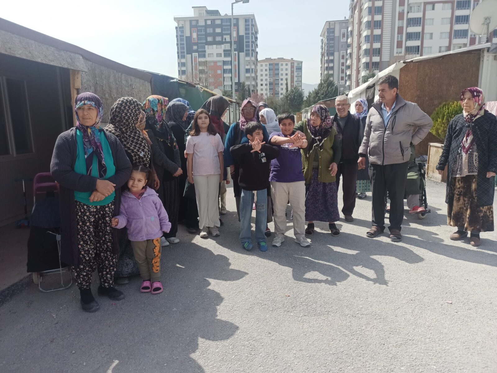 Malatya’da konteyner kentlerde başlatılan tahliye sürecine tepki gösteren depremzedeler, özellikle