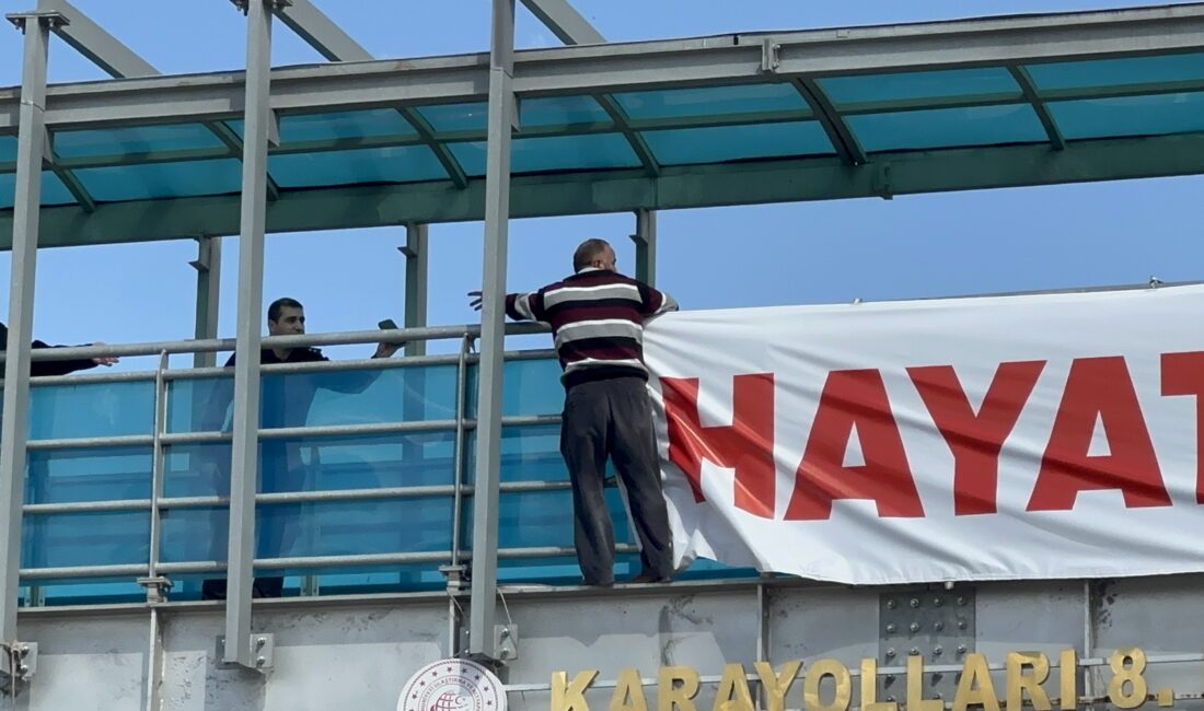 Malatya’da iki ayrı noktadaki intihar girişimi polis ekiplerince önlendi Malatya’da çevreyolu üzerindeki yaya üst geçidi ile Beylerderesi Viyadüğü’nde intihar