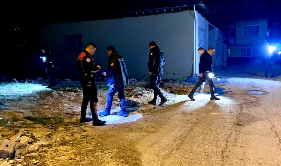 Cemal Gürsel Mahallesi’nde parkta çıkan silahlı kavgada 1 kişi bacağından