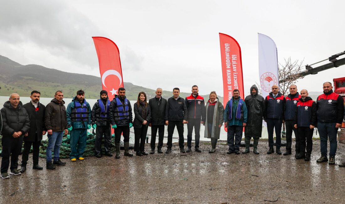 Tunceli’de su ürünleri yetiştiriciliğini geliştirme çalışmaları kapsamında Uzunçayır Baraj Gölü’ne