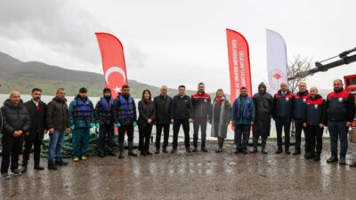 Tunceli’de su ürünleri yetiştiriciliğini geliştirme çalışmaları kapsamında Uzunçayır Baraj Gölü’ne
