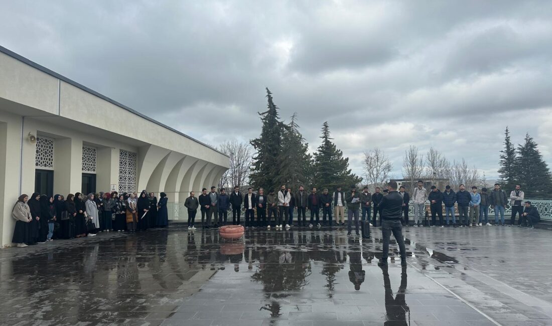 İnönü Üniversitesi bünyesindeki öğrenci toplulukları, cuma namazının ardından gerçekleştirdikleri basın