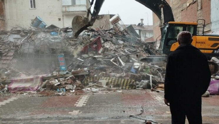 Asrın felaketinde Malatya’nın Battalgazi ilçesinde yıkılan ve 4 kişinin hayatını