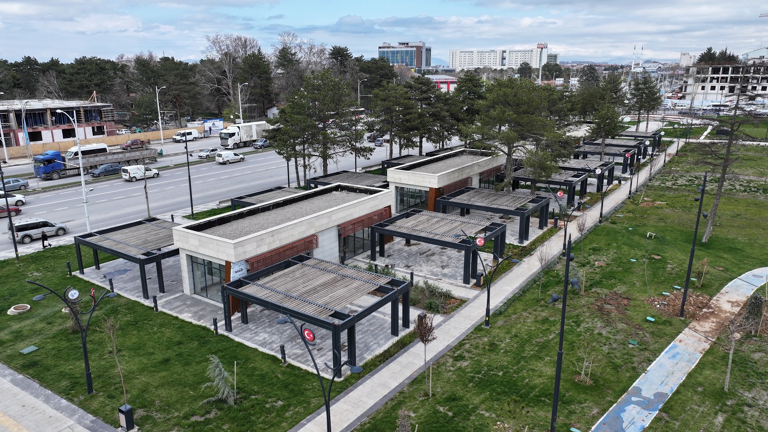 Yeşilyurt belediyesi, turgut özal mahallesi millet bahçesi’nde bulunan 8 adet