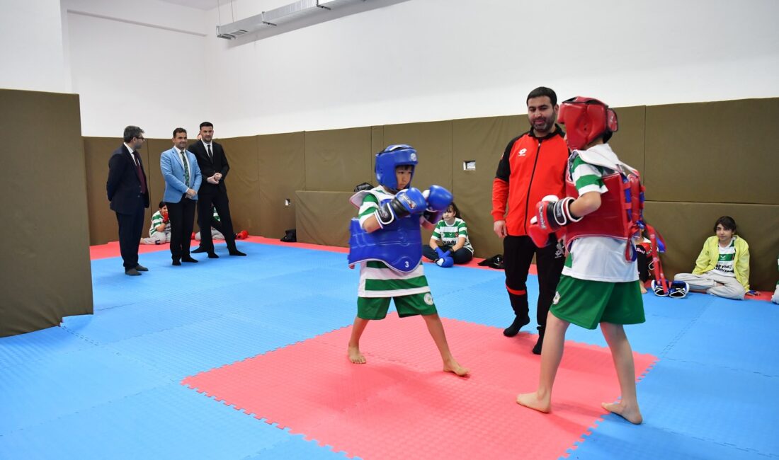 Yeşilyurt ilçesinde eğitime ve gençliğe yönelik yatırımlarını sürdüren Yeşilyurt Belediyesi,