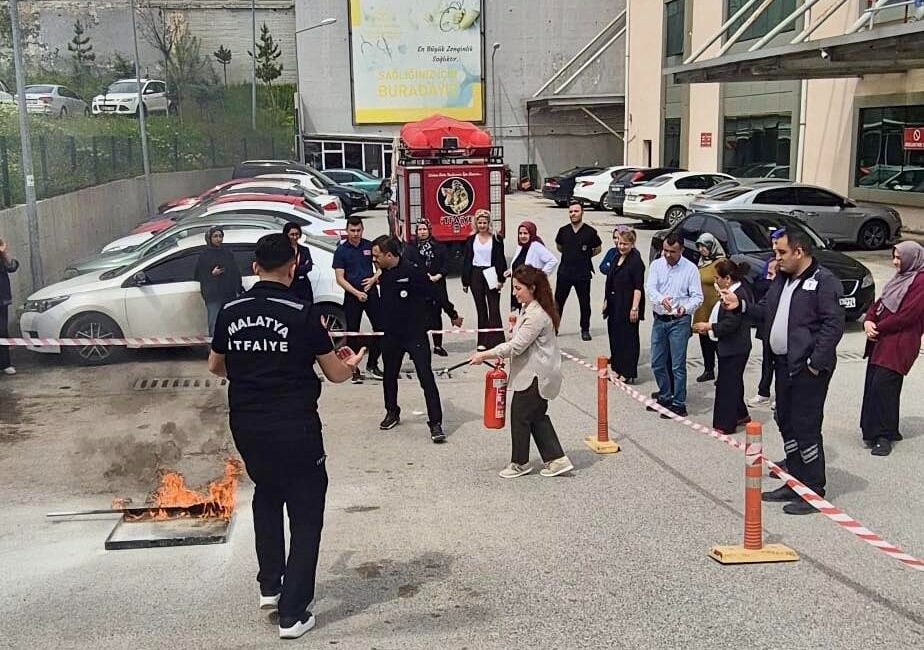 Malatya’da hastane personeline afet farkındalık ve yangın söndürme eğitimi verilerek