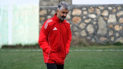 Nesine 3. Lig 2. Grup’ta mücadele eden Yeşilyurtspor, teknik direktör