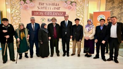 Yeşilyurt Belediyesi tarafından düzenlenen “Bir Yastıkta Yarım Asır” programında, evliliklerinde