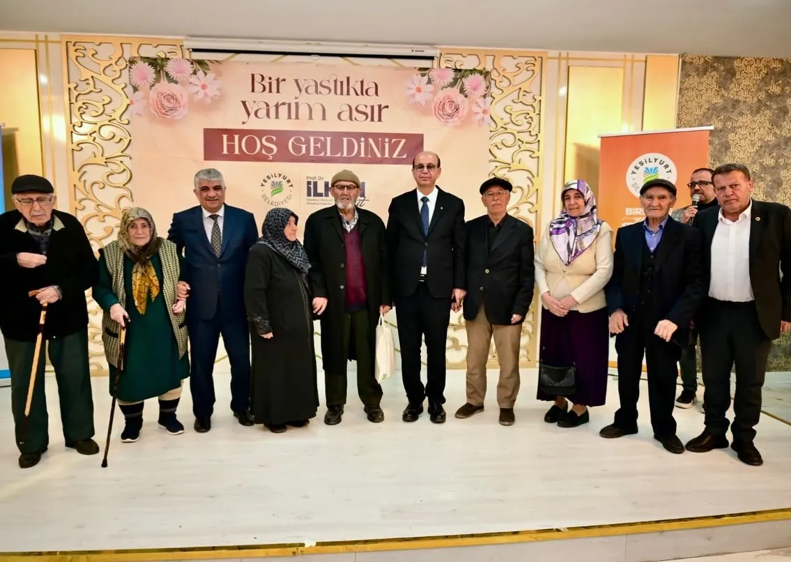 Yeşilyurt Belediyesi tarafından düzenlenen “Bir Yastıkta Yarım Asır” programında, evliliklerinde