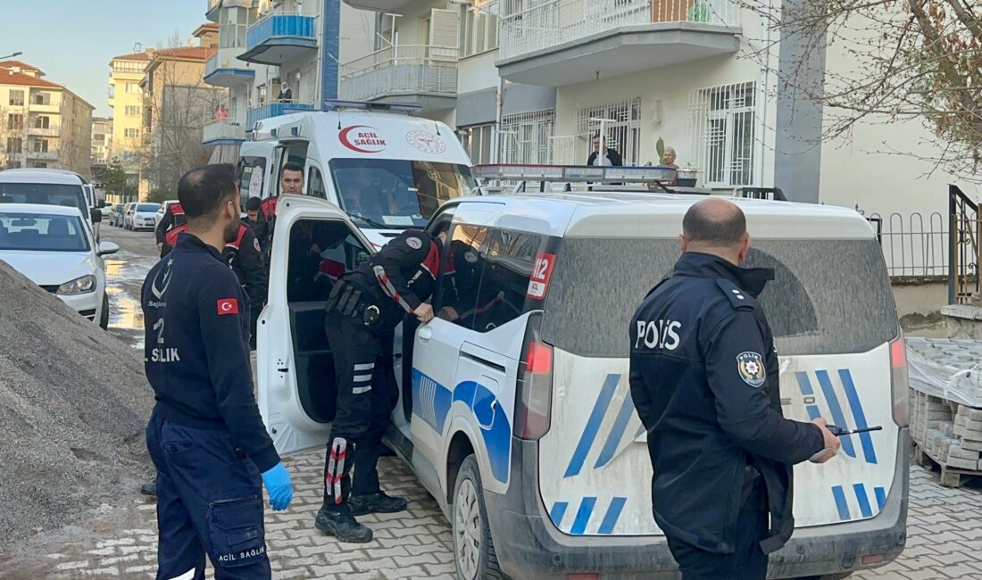 Zaviye Mahallesinde çıkan kavgada baba ile oğlu bıçakla yaralandı. Olayın