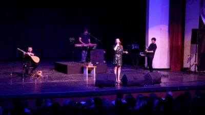 Zeynep Bakşi Karatağ’ın Malatya’da verdiği konsere yoğun ilgi gösterildi. Gecede