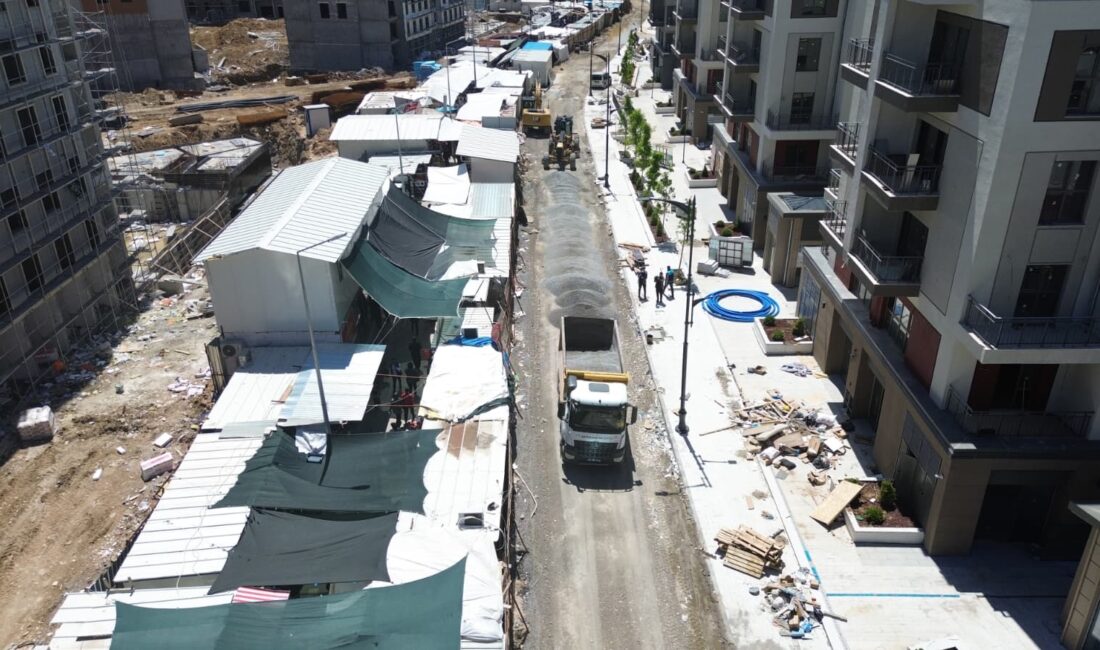 Akpınar’da Bayram Mesaisi: Battalgazi Belediyesi Yolu Yayalara Açtı Battalgazi Belediyesi, Malatya çarşı merkezinde devam eden inşa çalışmaları nedeniyle