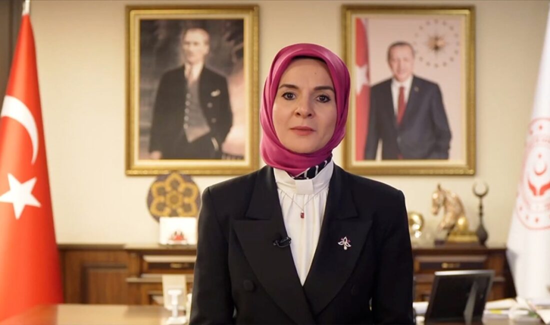 Bakan Göktaş Duyurdu: KPSS ile Mülakatsız İstihdam Dönemi Başladı Mahinur Özdemir Göktaş, KPSS puan üstünlüğüne dayalı mülakatsız istihdam sürecinin