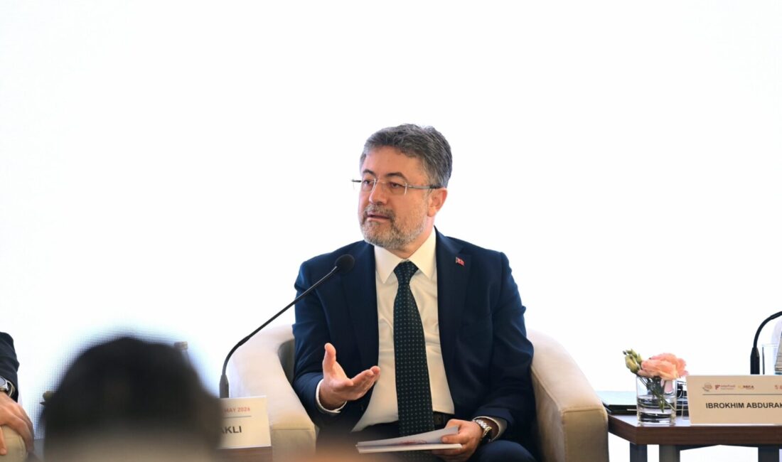 Bakan Yumaklı: Türkiye’nin Su Verimliliği Seferberliği Örnek Bir Model Tarım ve Orman Bakanı İbrahim Yumaklı, Azerbaycan’da düzenlenen 19’uncu Uluslararası