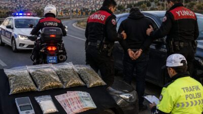 Malatya’da yunus polis timlerinin durdurmak istediği otomobille kaçan cezaevi firarisi,