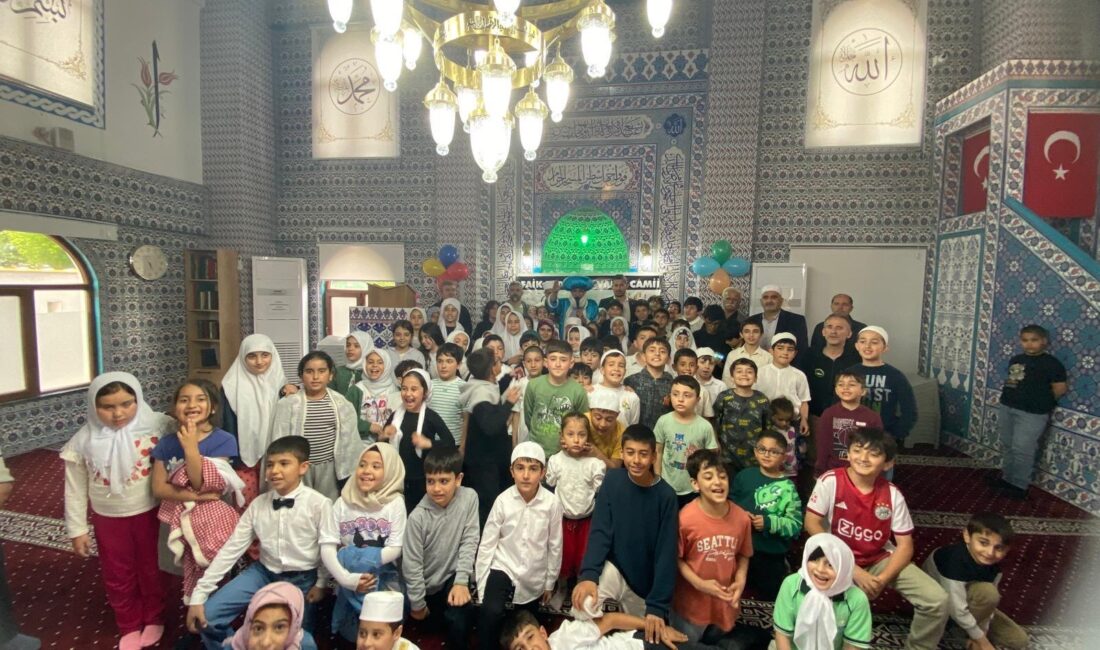 Malatya’nın Yeşilyurt ilçesinde düzenlenen 7-10 Yaş Kur’an Kursu Kapanış Programı