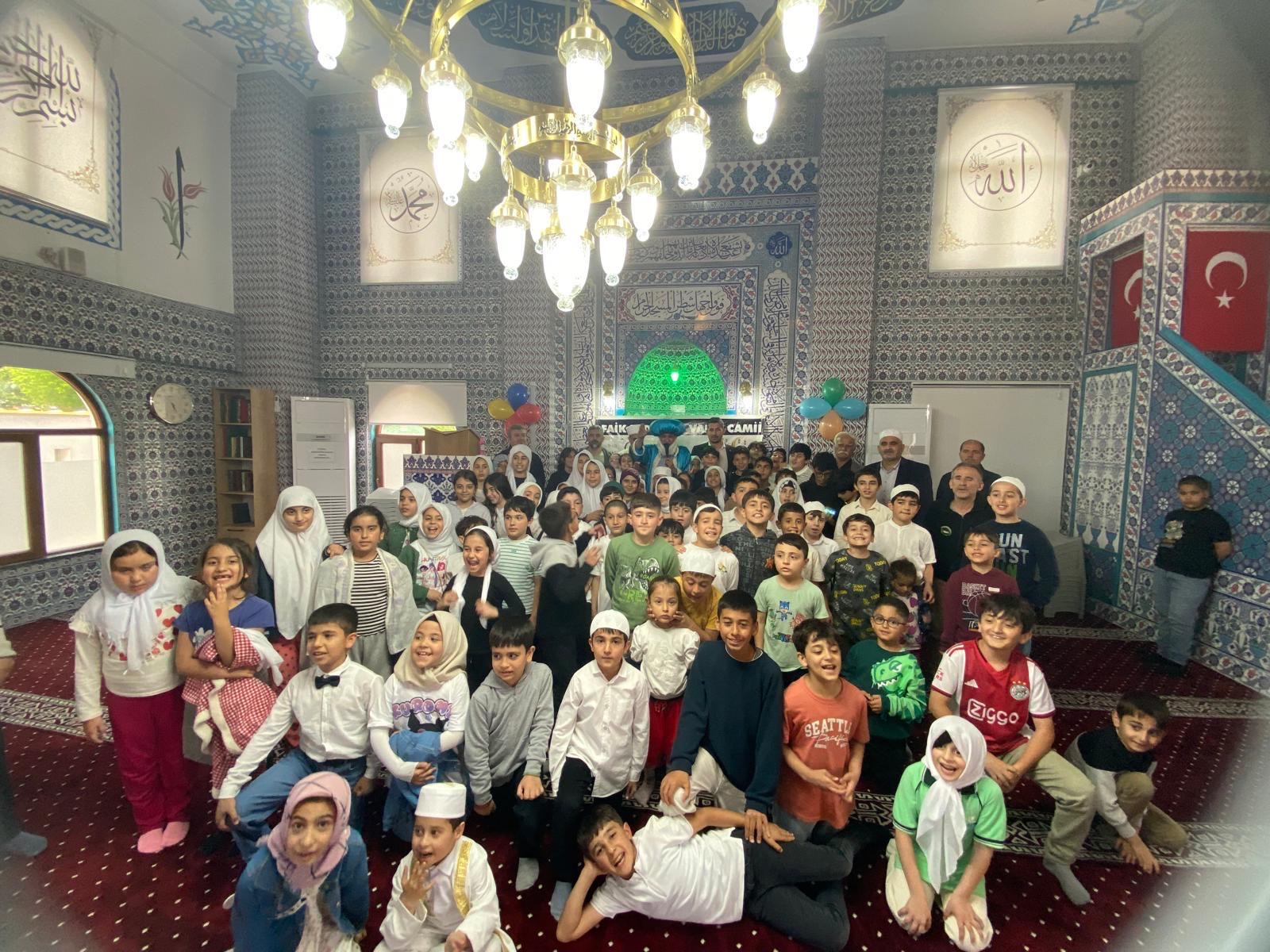 Malatya’nın Yeşilyurt ilçesinde düzenlenen 7-10 Yaş Kur’an Kursu Kapanış Programı