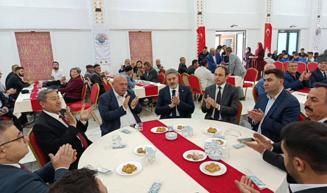 Darende’de Bayramlaşma Programında Birlik Mesajları Verildi Malatya’nın Darende ilçesinde Kurban Bayramı dolayısıyla düzenlenen resmi bayramlaşma programında