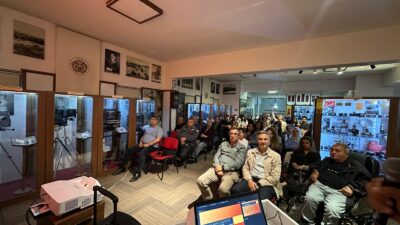 Malatya’da fotoğraf sanatına ilgi duyan isimler, düzenlenen “Fotoğraf Okuma Günleri”