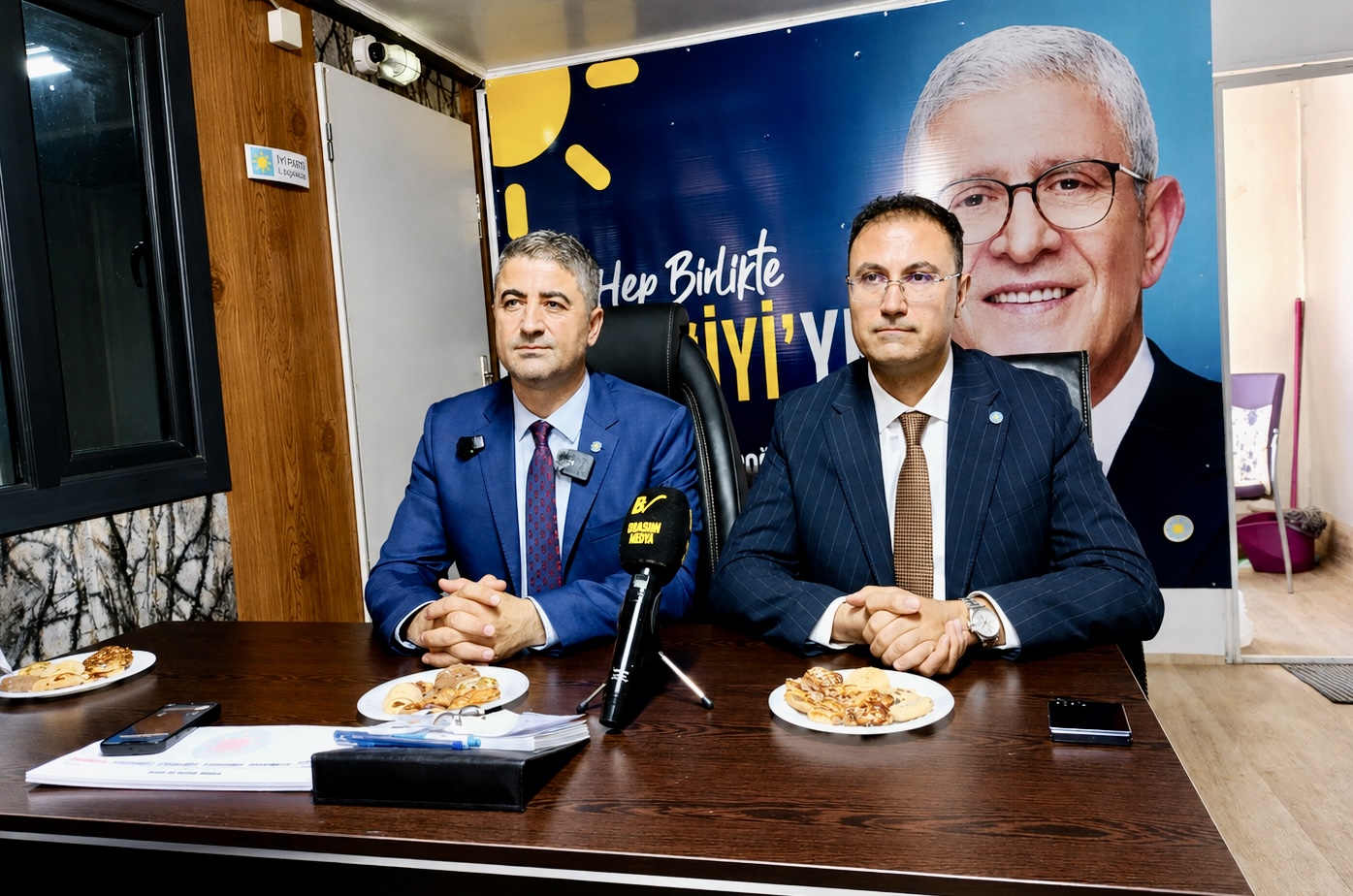 İYİ Parti Malatya İl Başkanlığı’nda düzenlenen devir teslim töreninde Serdar