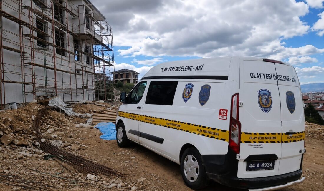 İnşaatta Yüksekten Düşen İşçi Ağır Yaralandı Malatya’nın Yeşilyurt ilçesinde villa inşaatında yüksekten düşen işçi ağır yaralandı.
