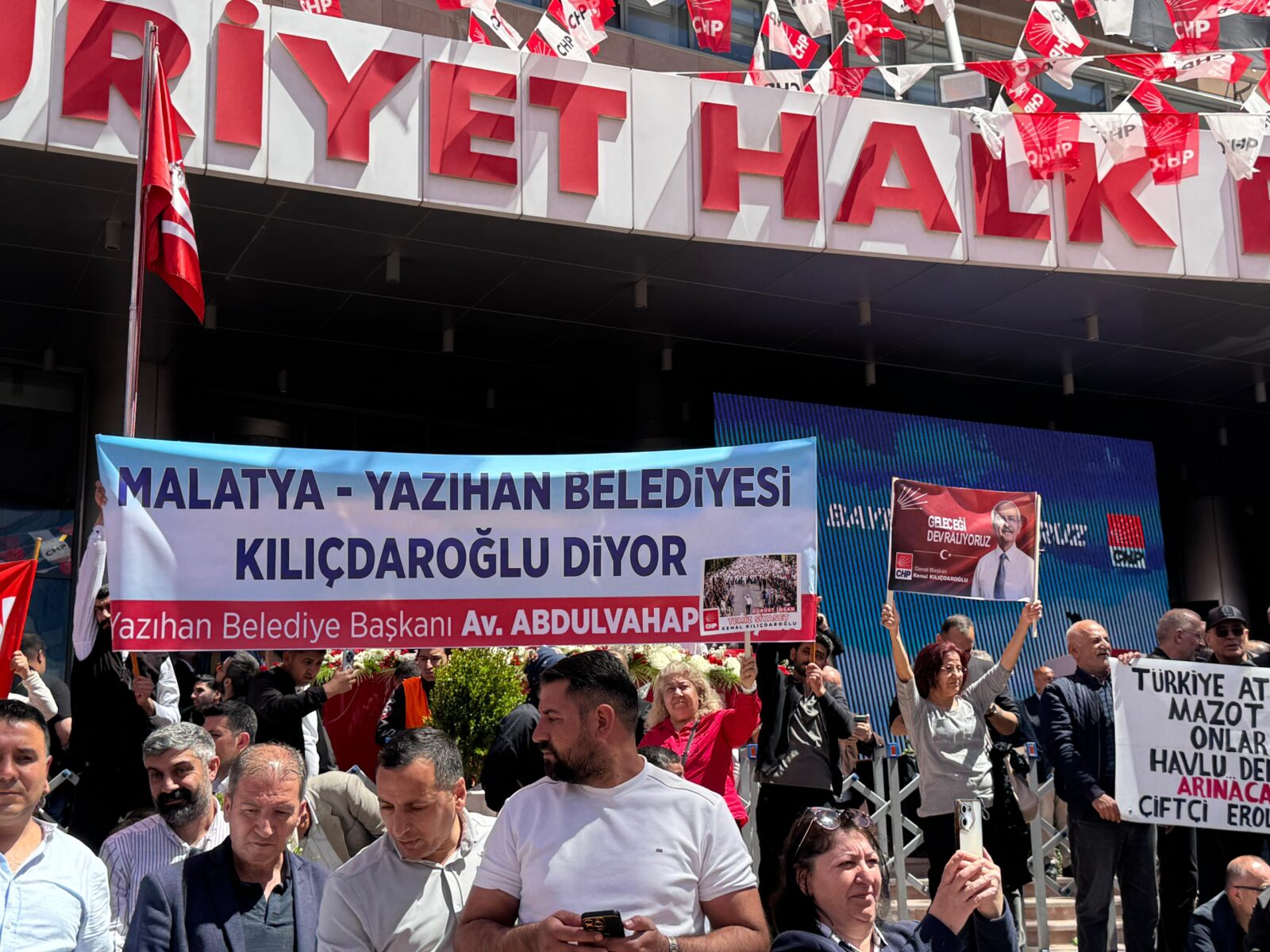 CHP Genel Merkezi’nde bugün düzenlenecek bayramlaşma programı öncesi Malatya’dan çok