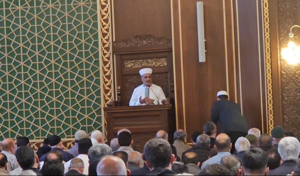 Malatya’da Bayram Namazında Gazze Ve Doğu Türkistan Vurgusu Malatya İl Müftüsü Ramazan Dolu, Kurban Bayramı’nın kardeşlik, yardımlaşma ve