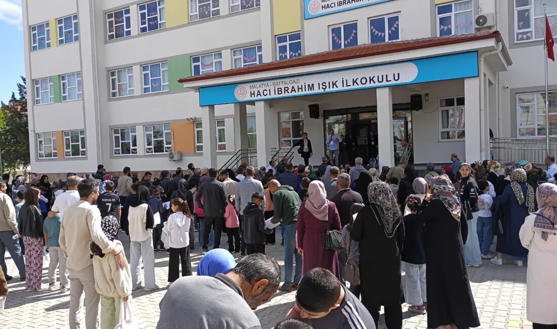 Malatya’da Hafızlık Projesine Yoğun İlgi: 1299 Öğrenci Sınava Katıldı Malatya’da hafızlık eğitimine yönelik yürütülen projeye öğrenciler yoğun ilgi gösterdi.