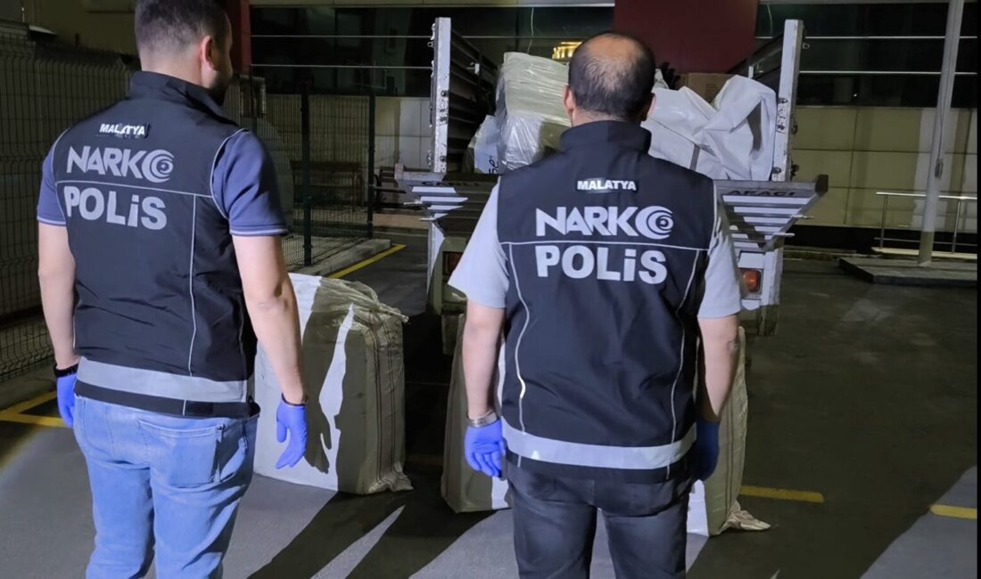 Malatya’daki Uyuşturucu Operasyonunda 3 Şüpheli Tutuklandı Malatya’da daha önce 83 bin 380 sentetik ecza hapın ele