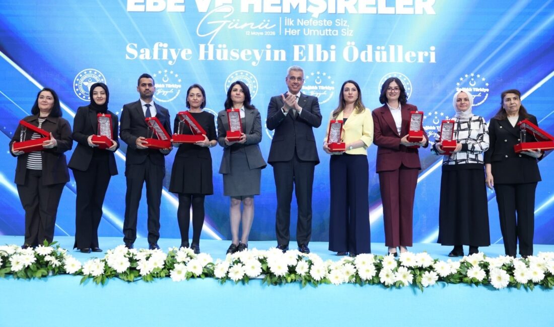 Battalgazi Devlet Hastanesi’nde görev yapan ebe ve hemşire Ayşe Tekedereli,