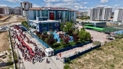 Malatya’da eğitim alanındaki çalışmalarıyla dikkat çeken Mercan Koleji, 19 Mayıs