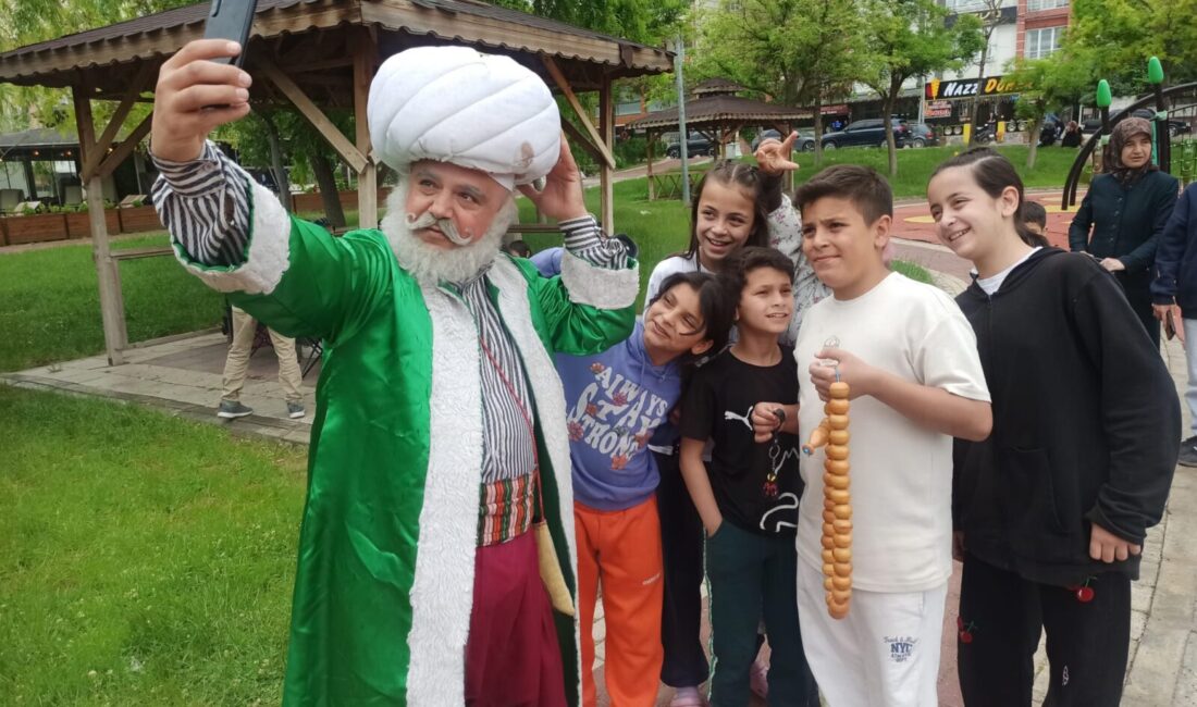 Nasreddin Hoca’dan, Deprem Korkusu Yaşayan Çocuklara Moral Malatya’da yaşanan şiddetli deprem sonrası vatandaşlra park ve bahçelere akın