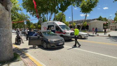 Malatya’da karşıdan karşıya geçmeye çalışan 69 yaşındaki yaya, otomobilin çarpması