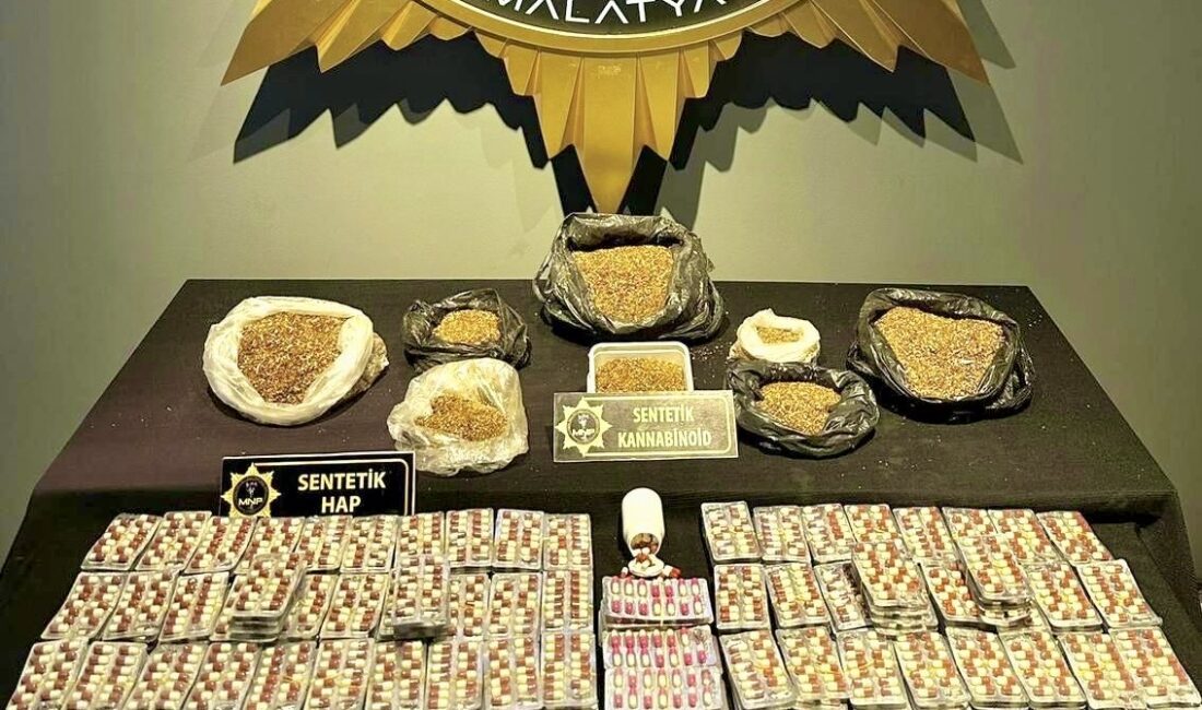 Malatya’da sokak satıcılarına yönelik düzenlenen operasyonda yakalanan 5 şüpheli, çıkarıldıkları