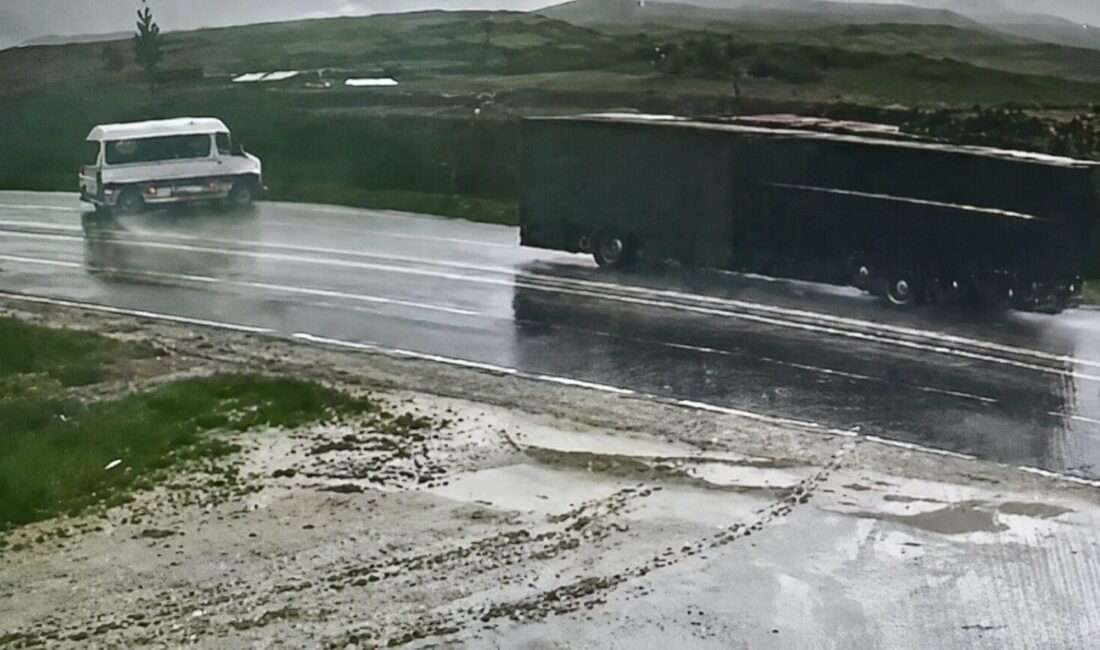 Yağış Kazayı Getirdi: Yolcu Minibüsü Şarampole Devrildi Malatya’da yağış nedeniyle kayganlaşan yolda kontrolden çıkan yolcu minibüsünün şarampole