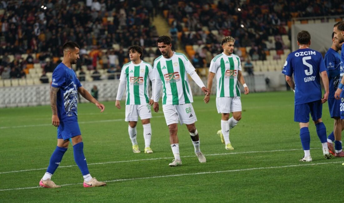 Malatya Yeşilyurtspor’un 2. Lig’e yükselme yarı final mücadelesinde tribünleri dolduran