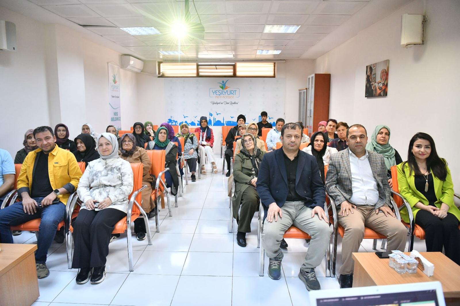 Yeşilyurt’ta “Sağlıklı Yaşam ve Egzersizler” Semineri Yoğun İlgi Gördü Malatya Yeşilyurt Belediyesi öncülüğünde düzenlenen “Fizik Tedavi ve Sağlıklı Yaşam