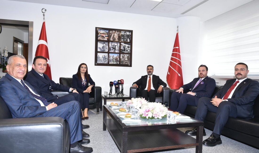 Yıldırım’dan Siyasi Partilere Bayram Turu: “Siyasi Partiler Yargı Eliyle Dizayn Edilmemeli” Yeniden Refah Partisi Genel Başkan Yardımcısı Bilal Yıldırım, Kurban Bayramı