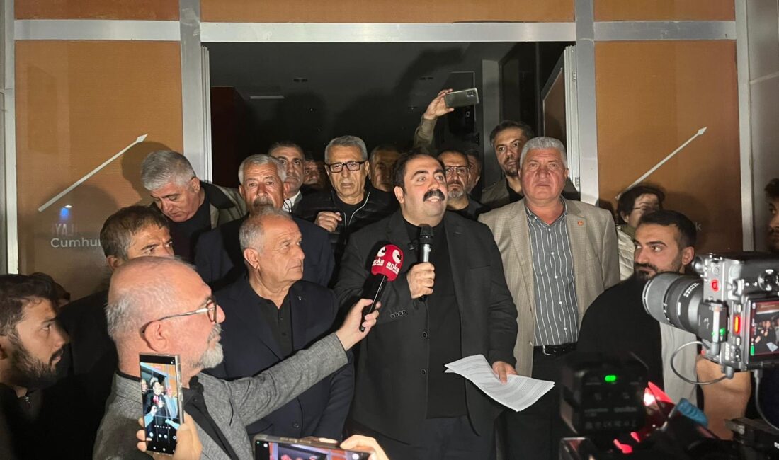 Yıldız: Bu Karar Türkiye Demokrasisine Yapılmış Bir Darbedir CHP Malatya İl Başkanlığı önünde açıklama yapan Barış Yıldız, CHP’ye