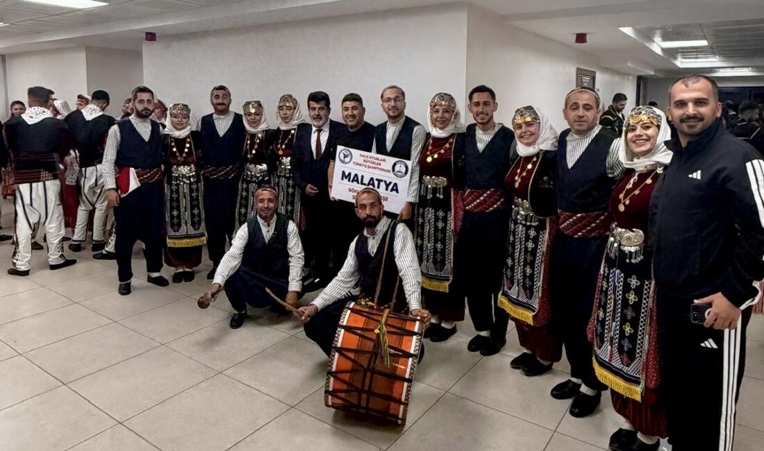 Gaziantep’te düzenlenen Türkiye Halk Oyunları Şampiyonası’nda mücadele eden Gökhan Menekşe