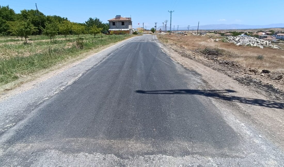 Akçadağ’da Yol Seferberliği Sürüyor Malatya Büyükşehir Belediyesi, Akçadağ’ın farklı mahallelerinde yol yapım, bakım ve
