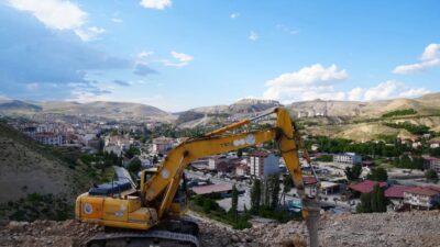 Darende Belediye Başkanı Alican Bozkurt, yapımı devam eden Darende Millet