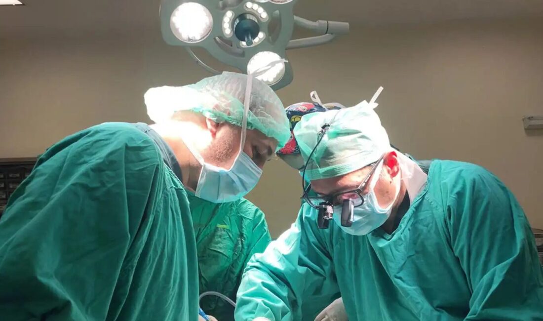 Dünyada İlk Kez Gerçekleştirildi: Sekizli Çapraz Karaciğer Nakliyle Hastalara Yeni Umut Turgut Özal Tıp Merkezi Karaciğer Nakli Enstitüsü, organ nakli alanında