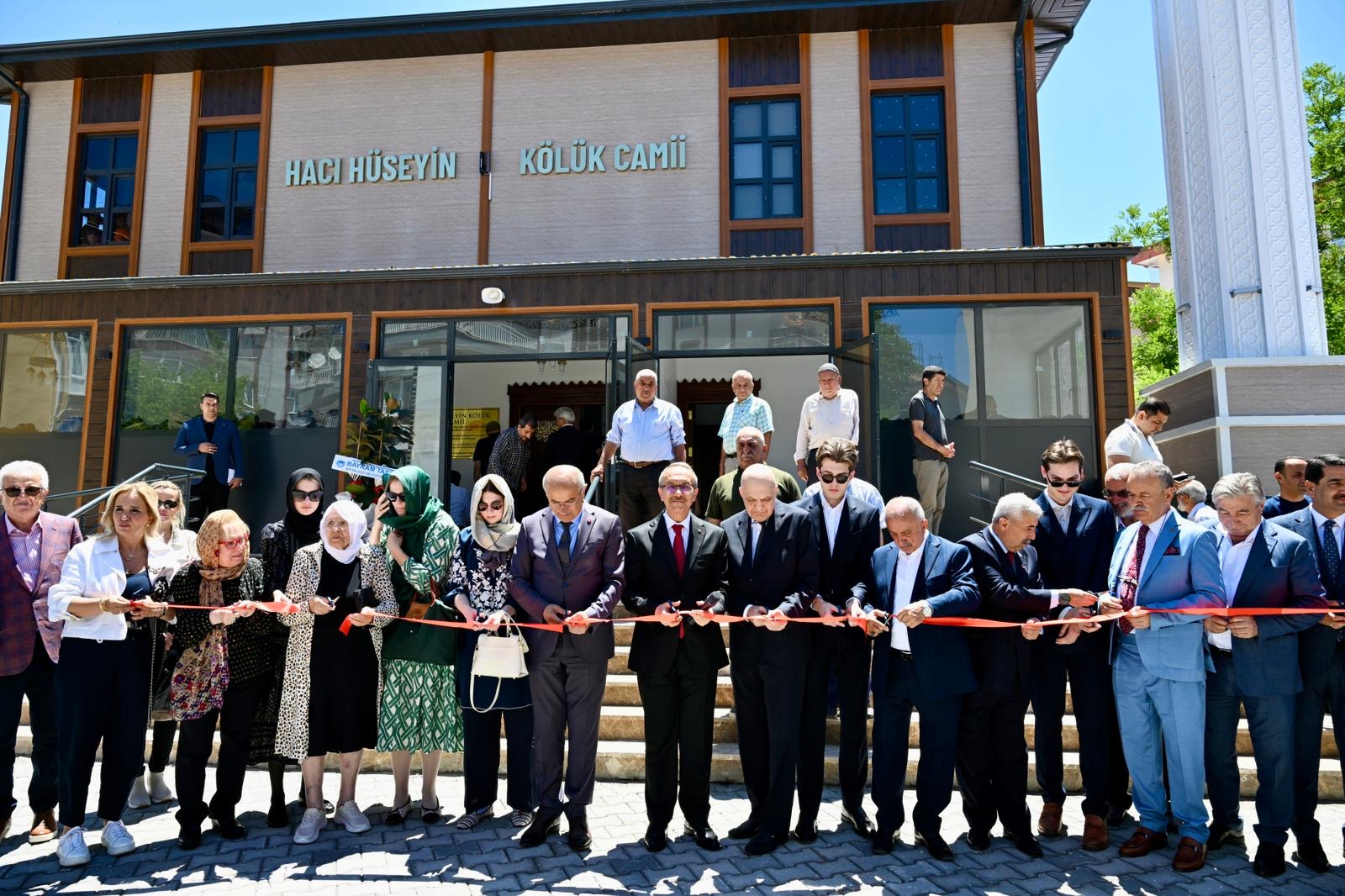 Malatya’da yapımı tamamlanan Hacı Hüseyin Kölük Camii, düzenlenen törenle ibadete