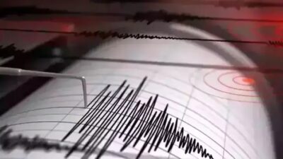 Kahramanmaraş’ta öğle saatlerinde meydana gelen deprem çevre ilçelerde de hissedildi.