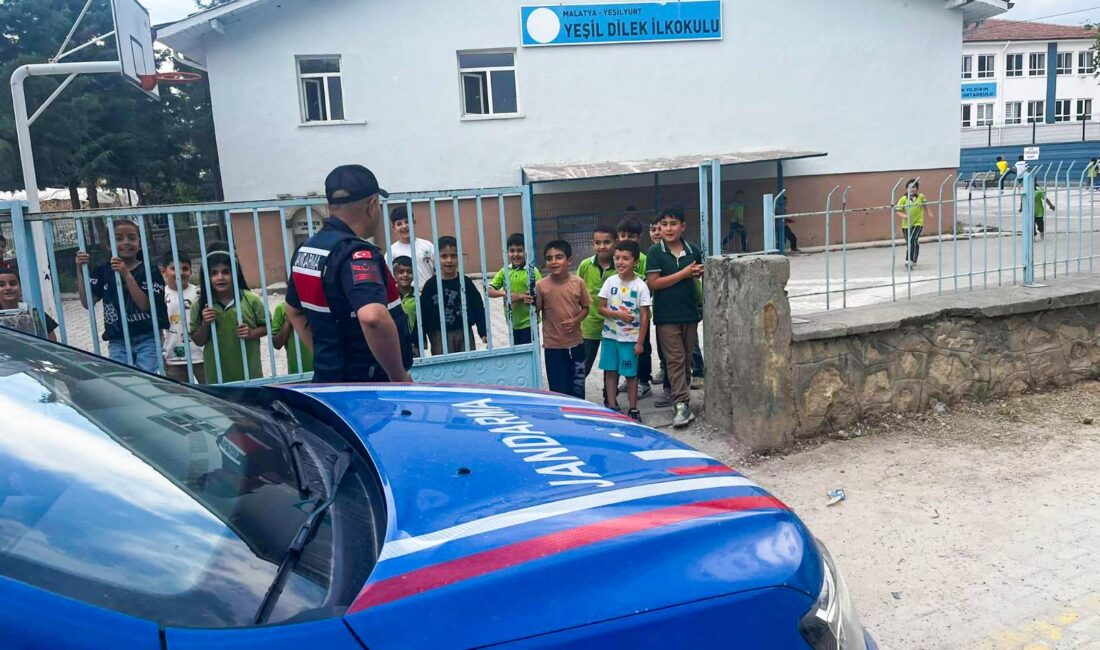 Malatya’da Huzurlu Sokaklar Uygulaması: 10 Aranan Şahıs Yakalandı Malatya İl Jandarma Komutanlığı ekiplerince gerçekleştirilen “Huzurlu Sokaklar ve Huzurlu