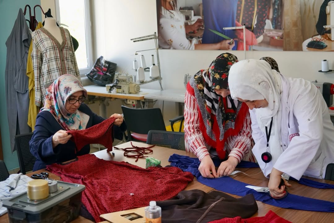 Yeşilyurt Mesleki Eğitim ve Yaşam Merkezi’nde Üretim ve Öğrenme Bir Arada! Yeşilyurt Belediyesi tarafından hizmete sunulan Yeşilyurt Mesleki Eğitim ve Yaşam