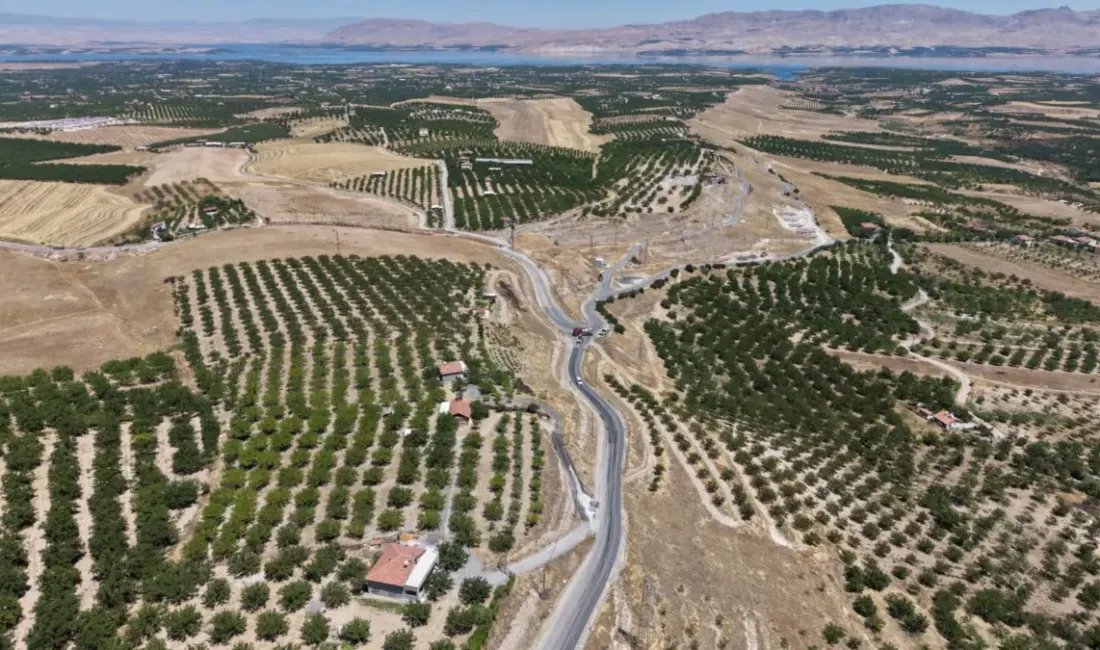 Battalgazi Belediyesi Fen İşleri Müdürlüğü ekipleri, Yarımcahan Mahallesi’nde sathi kaplama