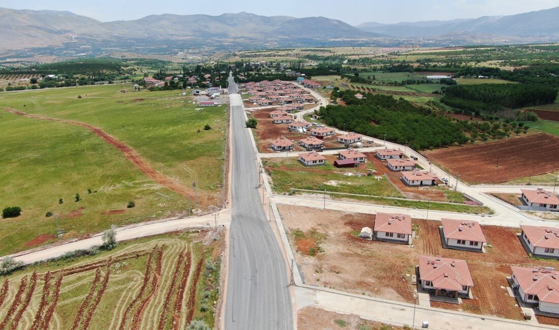 Doğanşehir’de 6,5 Kilometrelik Yol Yenilendi Malatya Büyükşehir Belediyesi tarafından Doğanşehir’in Yolkoru Mahallesi’nde gerçekleştirilen yol çalışmaları